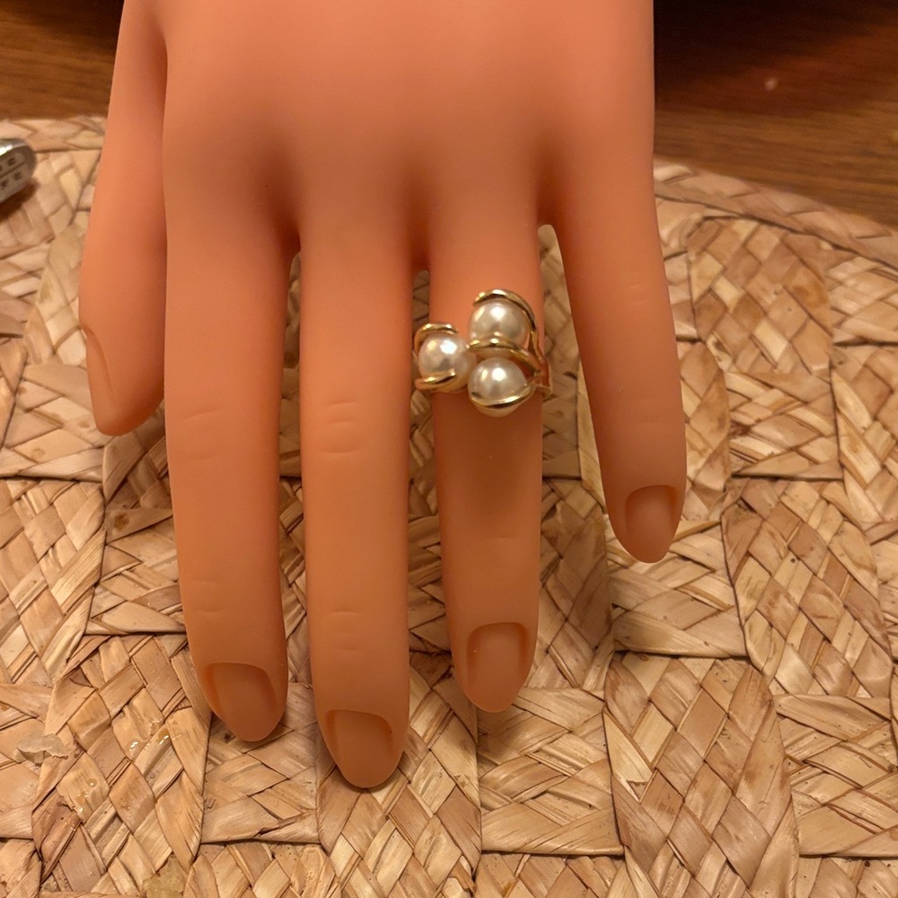 14 k Elegant Gold three Pearl Women's Ring - Picture 5 of 5